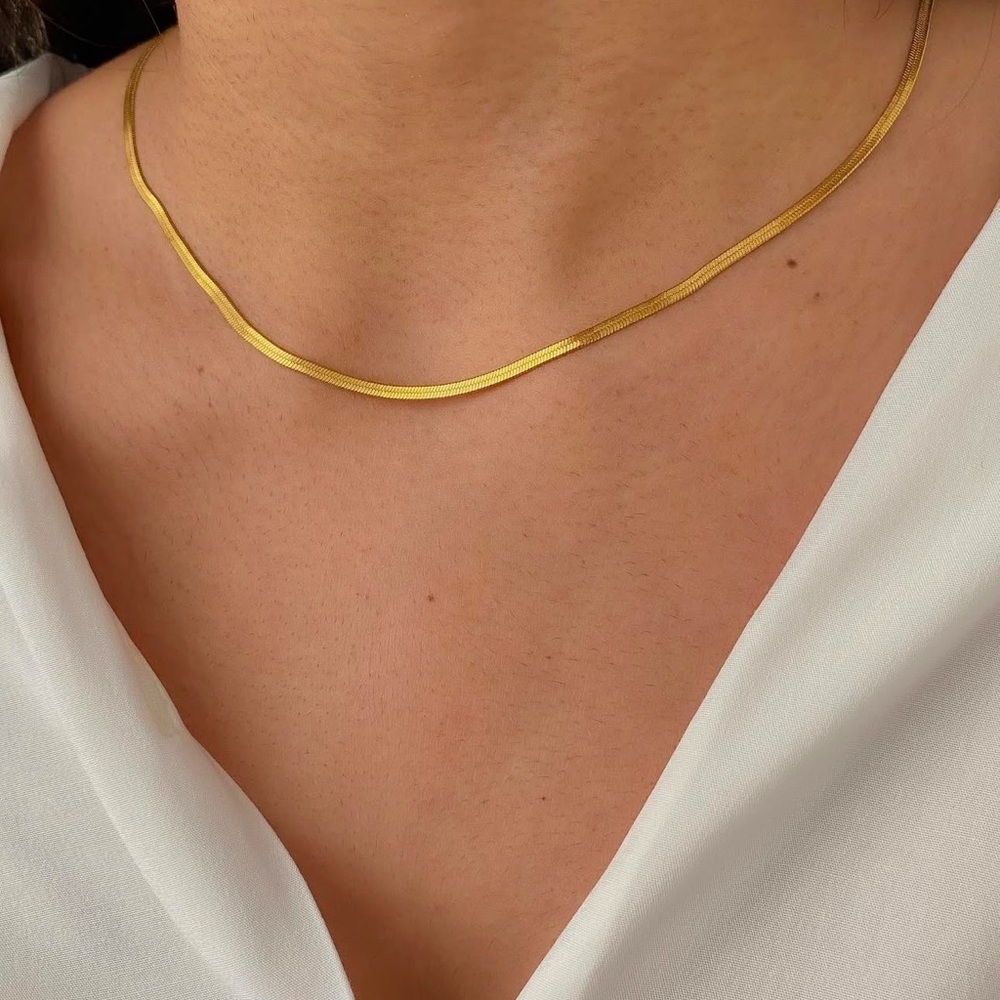 Elegant Gold Necklace